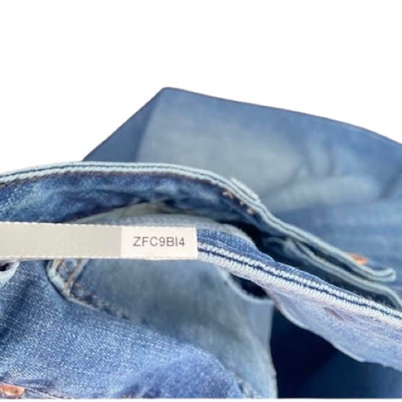 Wmn’s Cropped Lee Riders Capri Jeans - Picture 6 of 16